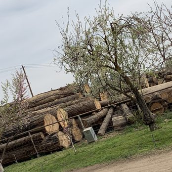Welker’s Custom Cut Lumber - Logs custom cut to your specifications - Carpenters Near Me - Fresno, California Welker’s Custom Cut Lumber - Logs custom cut to your specifications - Carpenters Near Me - Fresno, California