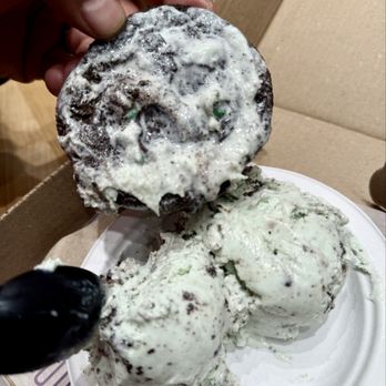 Insomnia Cookies - Desserts Near Me - Omaha, Nebraska