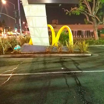 McDonald's - Fast Food Near Me - Hollywood, California