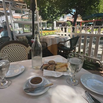 Tra di Noi - Freshly baked bread and olive tapenade with a view - Italian Near Me - Malibu, California