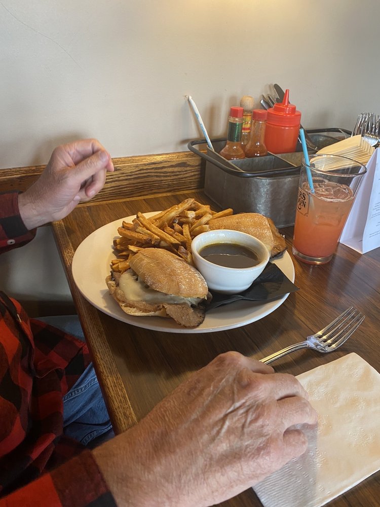 Sisters Saloon & Ranch Grill