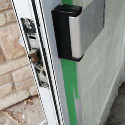 Romo-Locksmith - commercial locksmith brantford. https://www.google.com/maps/place/S.O.S+Locksmith+Brantford/@43.1064509,-79.2645062,8z/data=!4m8!1m2!2m1!1sl