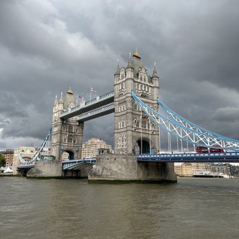The Ivy Tower Bridge - Wine Bars Near Me - London, XGL