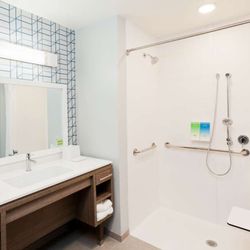 Home2 Suites by Hilton Alpharetta - Guest room bath