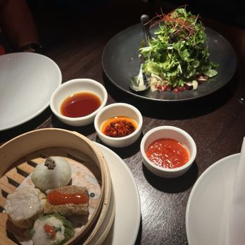 Hakkasan - Miami - Dim sum Basket & Green salad with mango in plum dressing 'v' the beef & truffle dim sum were our favs & the salad was refreshing! - Dim Sum Near Me - Miami Beach, Florida