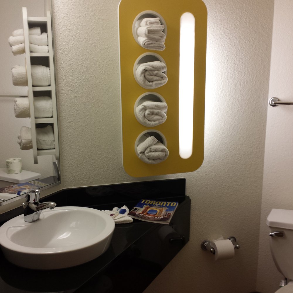 Motel 6 - Hotels Near Me - Mississauga, Ontario