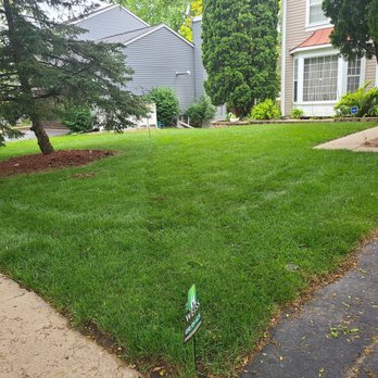 Weiss Lawn Care - Front lawn - Pest Control Near Me - Carol Stream, Illinois Weiss Lawn Care - Front lawn - Pest Control Near Me - Carol Stream, Illinois