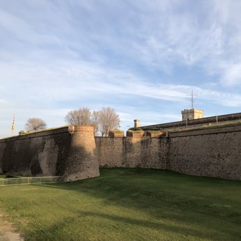 Castell de Montjuïc - Local Flavor Near Me - Barcelona, B Castell de Montjuïc - Local Flavor Near Me - Barcelona, B