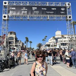 US Open of Surfing - This year is subdued, it was glorious when HURLEY was the sponsor they had live concert acrobatic performances of all types