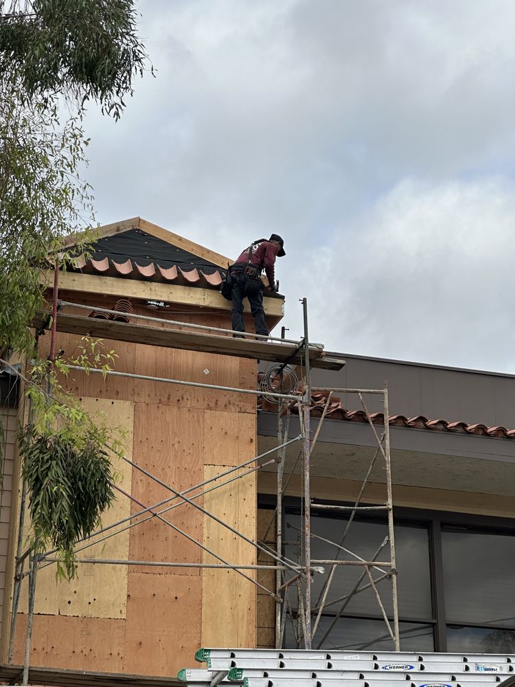 Slide of Frank Delgado Roofing