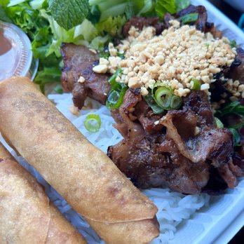 Aloha Vietnamese Foods - Grilled pork vermicelli with spring rolls - Vietnamese Near Me - Honolulu, Hawaii