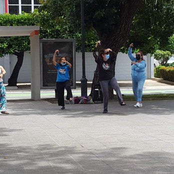 Plaza Antonia Quiñones - Women dancing with castañuelas. - Parks Near Me - San Juan, Puerto Rico