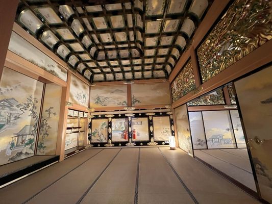 Honmaru Palace by null