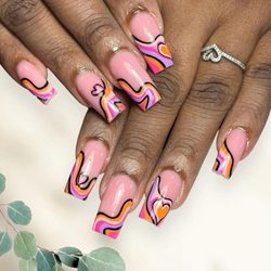 Nails Elite - Full Set w/ free hand designs