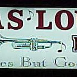 a sign for the las lounge