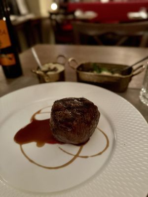 Little London / Bar & Grill by null