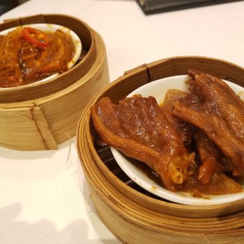翠園 - Duck feet and pomelo in foreground. - Cantonese Near Me - Hong Kong, HK