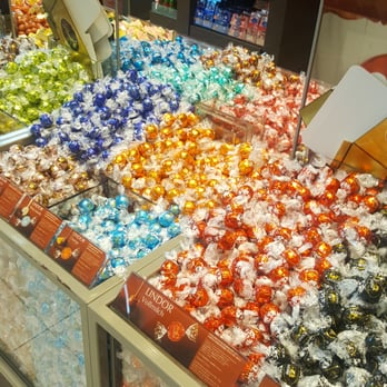 Lindt Boutique - Chocolate - Chocolatiers & Shops Near Me - Berlin, BE
