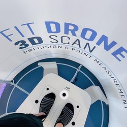 Road Runner Sports - Feet scanning.