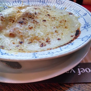 Café Vlissinghe - Chicory and ham in a light bechamel - Pubs Near Me - Bruges, VWV Café Vlissinghe - Chicory and ham in a light bechamel - Pubs Near Me - Bruges, VWV