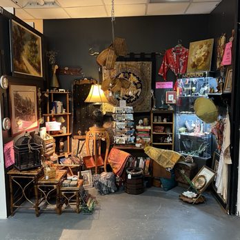 Avonlea Antiques and Interiors - Antiques Near Me - Jacksonville, Florida