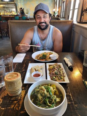 Budsi’s Authentic Thai by null