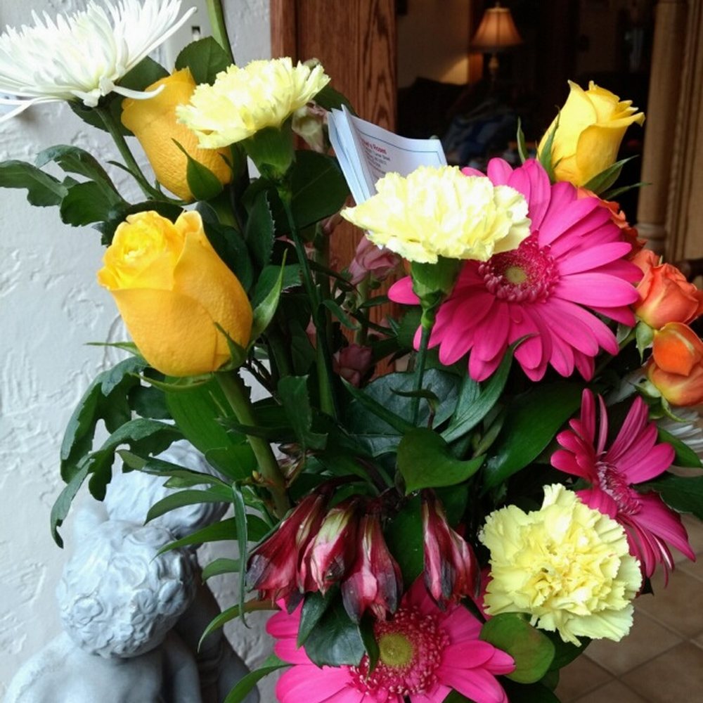 Rachel's Roses - Is this really what $90 gets a person? - Florists Near Me - Cedarburg, Wisconsin Rachel's Roses - Is this really what $90 gets a person? - Florists Near Me - Cedarburg, Wisconsin
