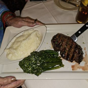 Pappadeaux Seafood Kitchen - 10 oz filet - Cajun/Creole Near Me - Marietta, Georgia