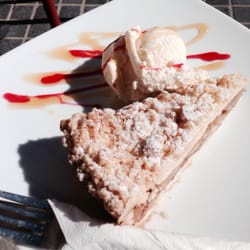 People Cafe - Apple pie and ice cream