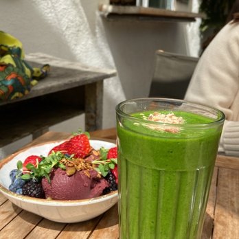 Blueys Kitchen - Field Of Greens JSH.... - Cafes Near Me - Santa Monica, California