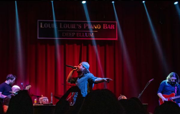 Louie Louie's Dueling Piano Bar by null