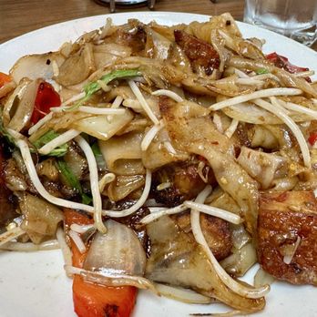 Birdseye Kitchen - drunken noodles with pork belly - Vietnamese Near Me - Encinitas, California