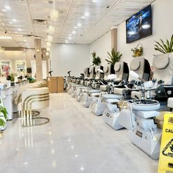 Royal Nails & Day Spa