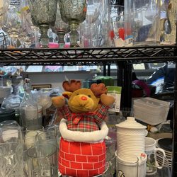 Goodwill Store - Glassware