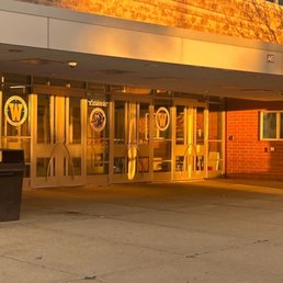 Exterior photo of Warren Township High School - Gurnee, Illinois Exterior photo of Warren Township High School - Gurnee, Illinois