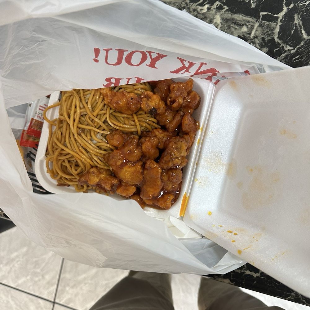 25 minutes wait to skimp out on some orange chicken 25 minutes wait to skimp out on some orange chicken