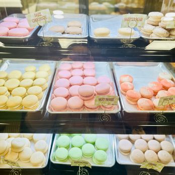 Sweet Mood Vietnamese Chè & Macarons - Macarons display - Desserts Near Me - Westminster, California
