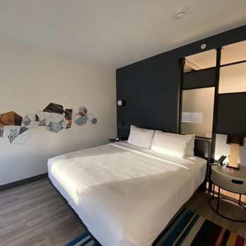 Aloft Dublin-Pleasanton - King Sized Bed - Hotels Near Me - Dublin, California