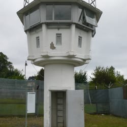 das geteilte Dorf - Alter Wachturm an der Grenze auf DDR Seite
