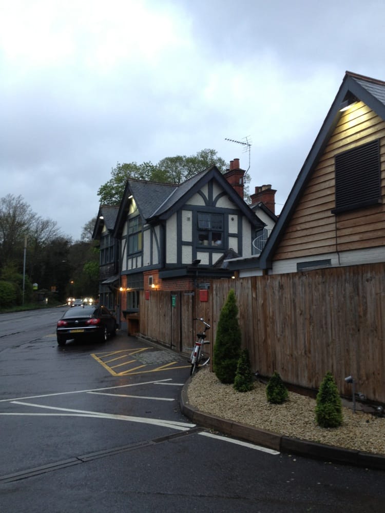 MAYBURY INN Maybury Hill, Woking, Surrey, United Kingdom Pubs