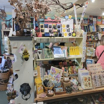 Tree House Books - Bookstores Near Me - Ashland, Oregon