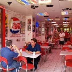 Poppie's Diner