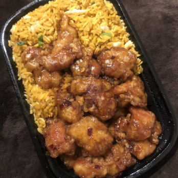 China Moon - General Tso's chicken dinner special plate - Chinese Near Me - Minneapolis, Minnesota