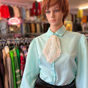 Avenger's Vintage - Vintage 70s Ruffle Blouse - Used, Vintage & Consignment Near Me - Albuquerque, New Mexico