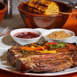 Restaurant Steaktrain - T-Bone Steak an 2 Saucen/Chutneys mit Beilagen