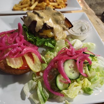 Masters BrewHouse - Very good burger with cheese but very messy and $17 - Breweries Near Me - Deer Park, Washington