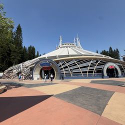 飛越太空山