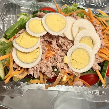 Le Clafouti - 6/3/25 - tuna fish salad with hard boiled eggs on top & salad greens underneath - Salad Near Me - Montreal, Quebec Le Clafouti - 6/3/25 - tuna fish salad with hard boiled eggs on top & salad greens underneath - Salad Near Me - Montreal, Quebec