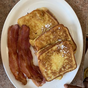Sammy's Family Restaurant - French toast with beacon - Breakfast & Brunch Near Me - Hamilton, Ontario
