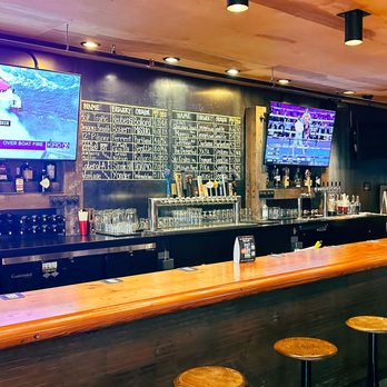 Zeeks Pizza - Bar - Pizza Near Me - Lynnwood, Washington Zeeks Pizza - Bar - Pizza Near Me - Lynnwood, Washington